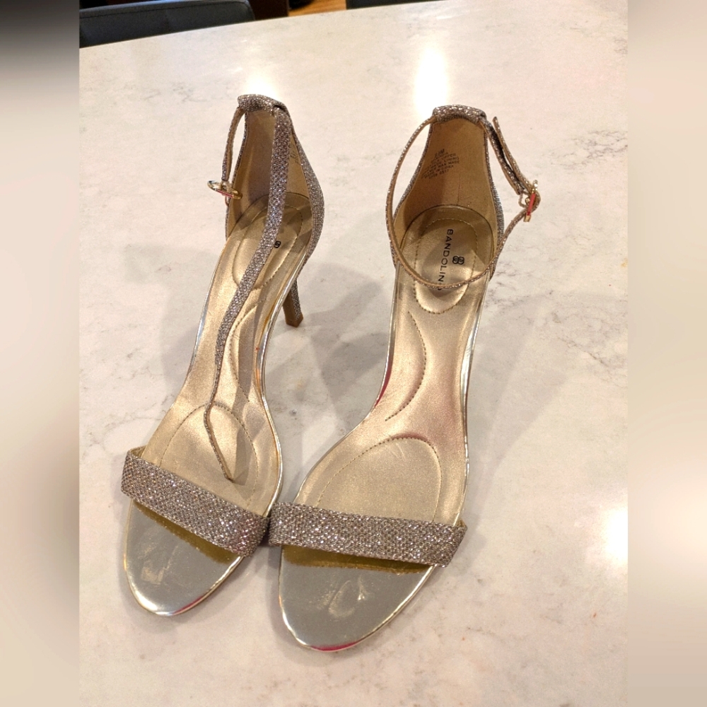 Elegant Bandolino Silver Ankle Strap Heels 3" Size 8.5